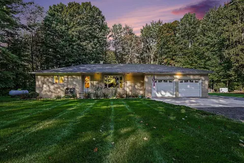 8023 S 56th Ave, Montague, MI 49437