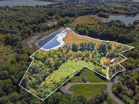 8647 Summit Dr, Delton, MI 49046