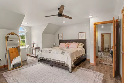 Bedroom - 63010 Youngs Prairie Rd, Constantine, MI 49042 photo 5 of 8