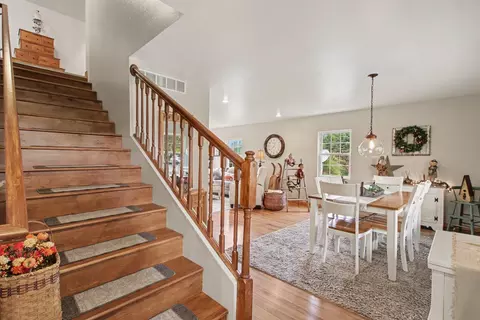 Entry Way - 63010 Youngs Prairie Rd, Constantine, MI 49042 photo 1 of 1