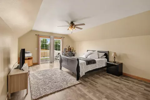 Bedroom - 63010 Youngs Prairie Rd, Constantine, MI 49042 photo 7 of 8