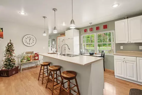 Kitchen - 63010 Youngs Prairie Rd, Constantine, MI 49042 photo 1 of 3