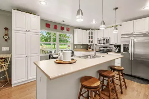 Kitchen - 63010 Youngs Prairie Rd, Constantine, MI 49042 photo 2 of 3