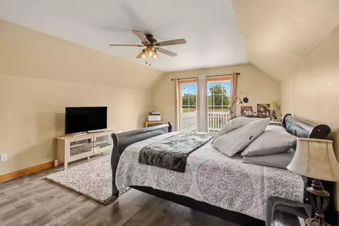Bedroom - 63010 Youngs Prairie Rd, Constantine, MI 49042 photo 6 of 8