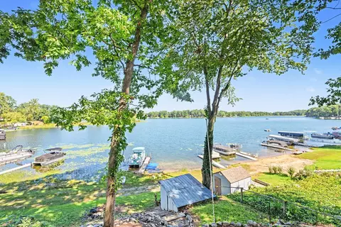 48164 70th Ave, Decatur, MI 49045