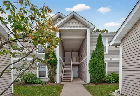1349 Heatherwood Ln, Ann Arbor, MI 48108