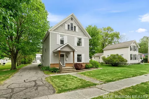 130 W Cherry St, Wayland, MI 49348