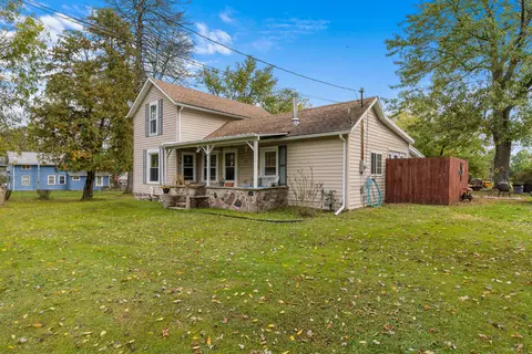 53 Greenwood Ave, Hillsdale, MI 49242