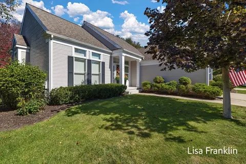 17797 Woodcreek Ln, Spring Lake, MI 49456