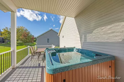Exterior - 2482 Willow View Dr, Jenison, MI 49428 photo 5 of 10