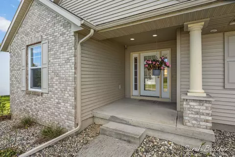 Exterior - 2482 Willow View Dr, Jenison, MI 49428 photo 4 of 10