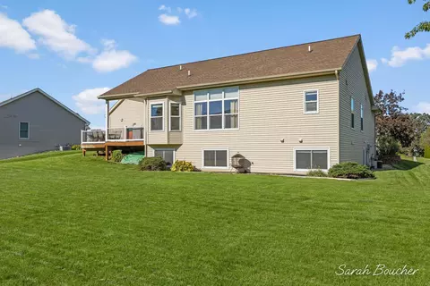 Exterior - 2482 Willow View Dr, Jenison, MI 49428 photo 9 of 10