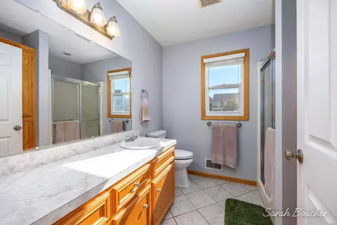Bath - 2482 Willow View Dr, Jenison, MI 49428 photo 1 of 3