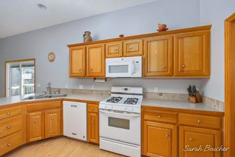 Kitchen - 2482 Willow View Dr, Jenison, MI 49428 photo 1 of 3