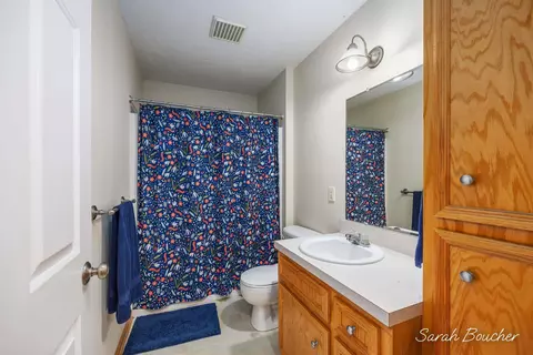 Bath - 2482 Willow View Dr, Jenison, MI 49428 photo 2 of 3