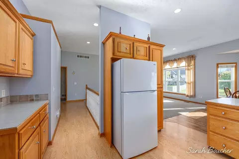 Entry Way - 2482 Willow View Dr, Jenison, MI 49428 photo 2 of 2