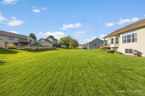 Exterior - 2482 Willow View Dr, Jenison, MI 49428 photo 10 of 10