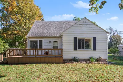 707 S Lagrave St, Paw Paw, MI 49079