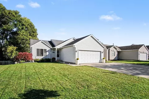 3023 Stonewood St NW, Grand Rapids, MI 49504