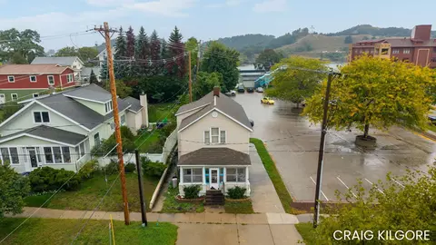 107 S 1st St, Grand Haven, MI 49417