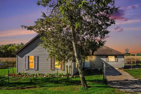 88320 Old Swamp Rd, Decatur, MI 49045