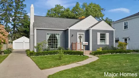 1015 Alger St SE, Grand Rapids, MI 49507