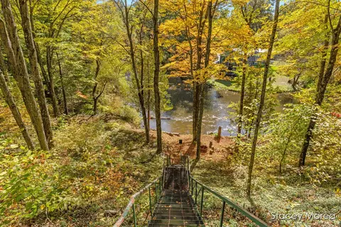 7677 Riverside Ln, Hesperia, MI 49421