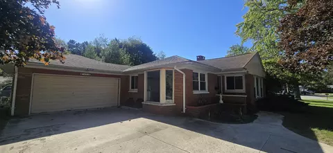 1925 Crestwood Ln, Muskegon, MI 49441