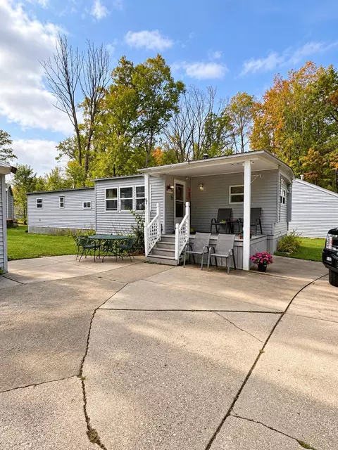 Exterior - 230 Maplewood Dr, Roscommon, MI 48653 photo 3 of 6