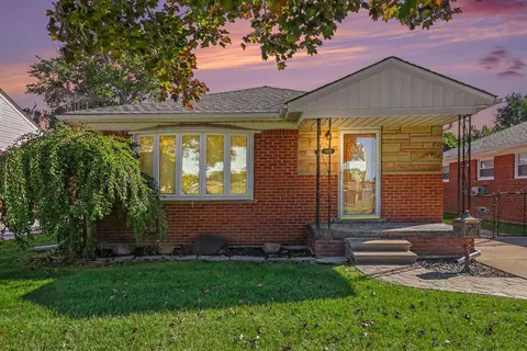 9351 Laurence Ave, Allen Park, MI 48101