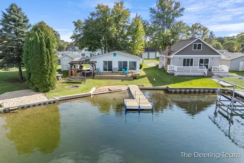8660 Navaho Trl, Howard City, MI 49329