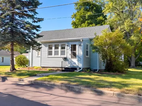 813 N Burgess St, Greenville, MI 48838