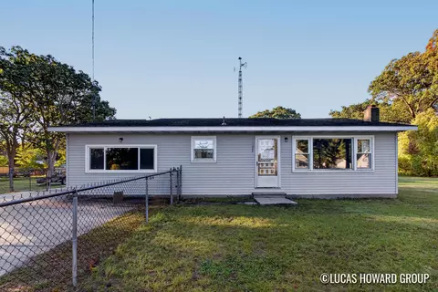 1483 Yarmouth Ave, Norton Shores, MI 49444