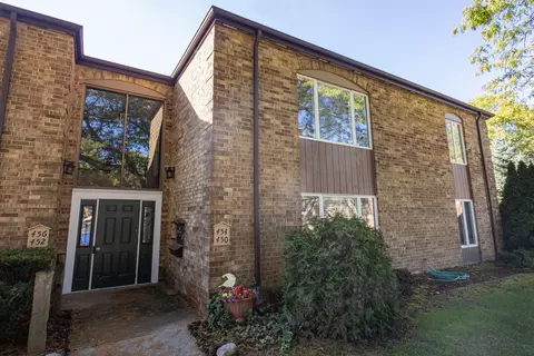 454 Barkwood Ct NW, Grand Rapids, MI 49534