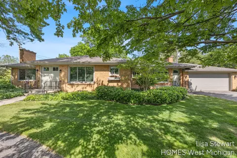 1410 Woodcliff Dr SE, East Grand Rapids, MI 49506