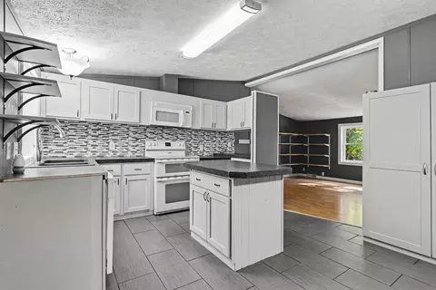 Kitchen - 5835 113th Ave, Pullman, MI 49450 photo 4 of 4