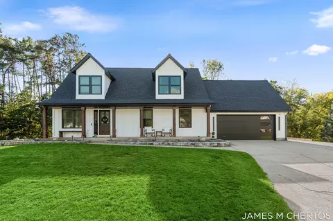1250 Scott Creek Dr NE, Belmont, MI 49306