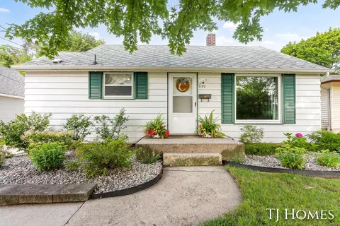 939 Benjamin Ave NE, Grand Rapids, MI 49503