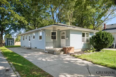 309 E 12th St, Holland, MI 49423