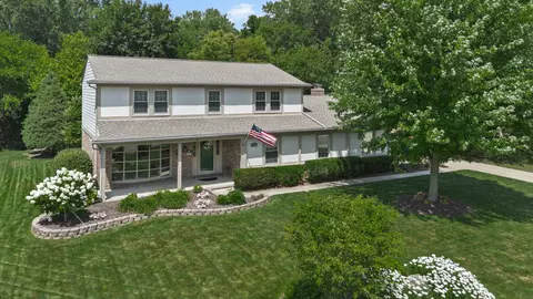 33054 Oak Hollow St, Farmington Hills, MI 48334