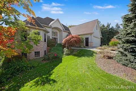 6859 Chandler Woods Dr NE, Belmont, MI 49306