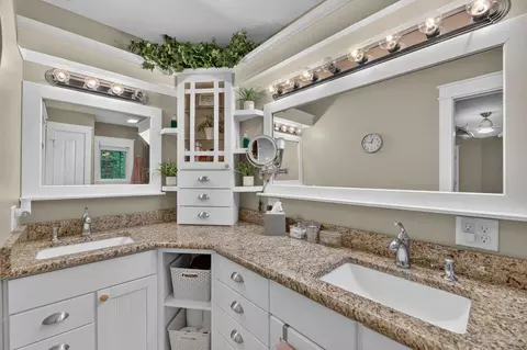 Bath - 326 Midlakes Blvd, Plainwell, MI 49080 photo 2 of 4
