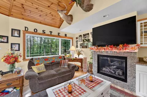 Living - 326 Midlakes Blvd, Plainwell, MI 49080 photo 2 of 3
