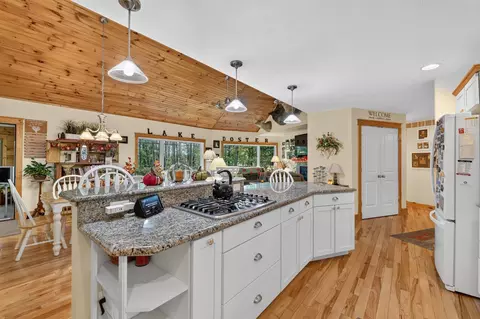 Kitchen - 326 Midlakes Blvd, Plainwell, MI 49080 photo 3 of 5