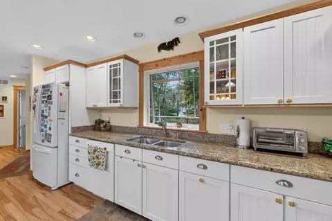 Kitchen - 326 Midlakes Blvd, Plainwell, MI 49080 photo 4 of 5