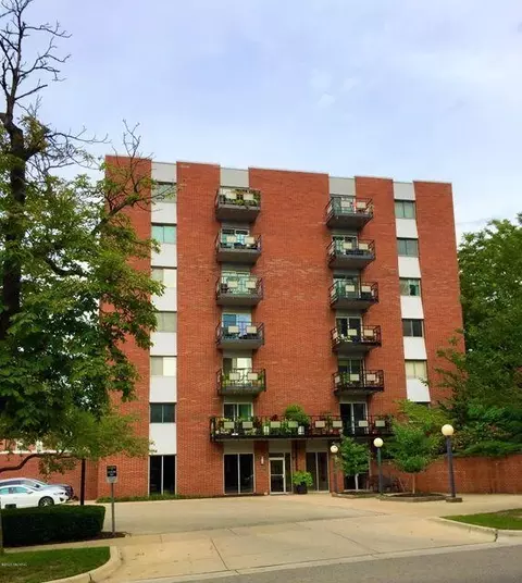 30 College Ave NE #22, Grand Rapids, MI 49503