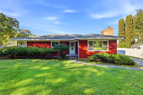2211 Apple Ave NW, Grand Rapids, MI 49504