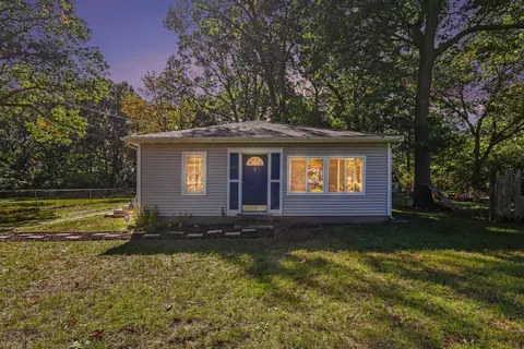 1451 Canterbury Ave, Norton Shores, MI 49444