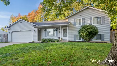 2595 Walker Woods Ct NW, Grand Rapids, MI 49544