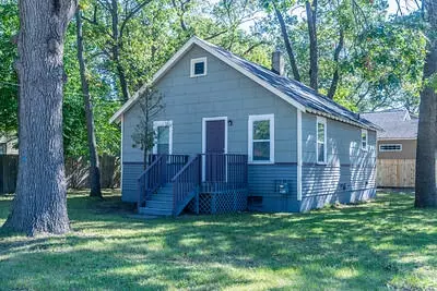 1910 Valley St, Muskegon, MI 49442